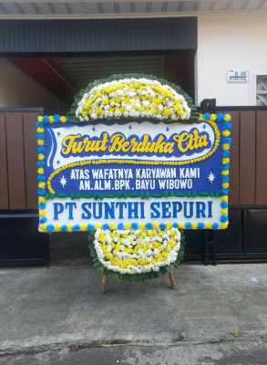 Papan Bunga Duka di Kadu Agung